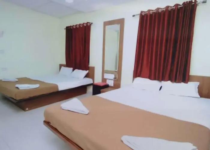 Rajhuns Deluxe Lodging