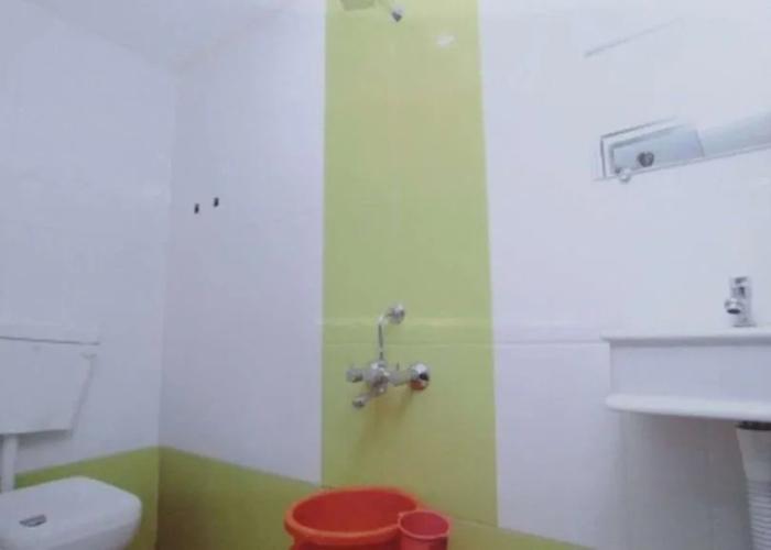 Rajhuns Deluxe Lodging