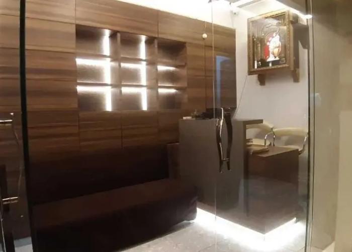 Rajhuns Deluxe Lodging