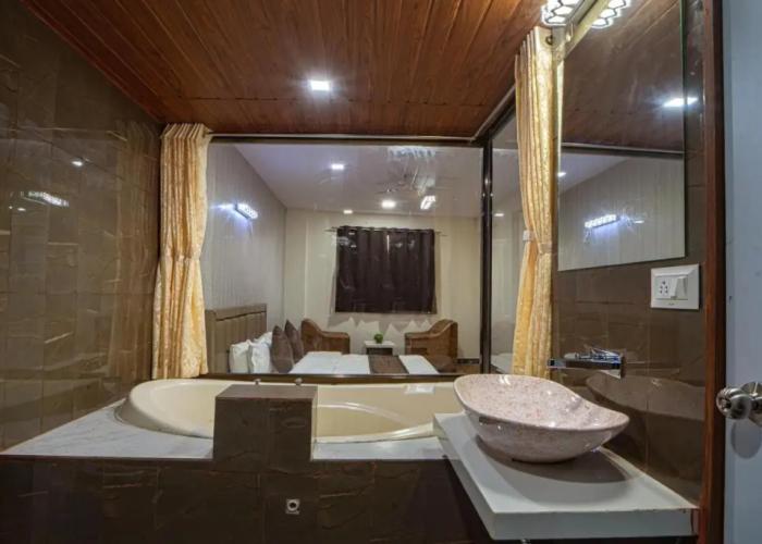Hotel Jurkis, Kolhapur