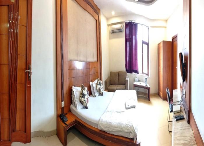 Mandakini Plaza Hotel