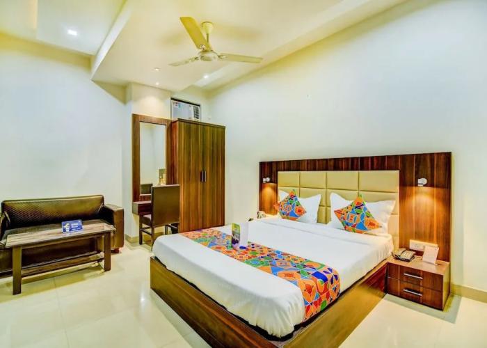 Fabhotel Solitaire Inn