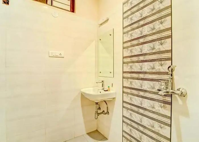 Fabhotel Solitaire Inn