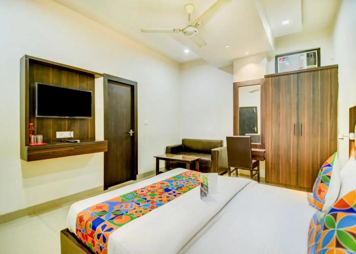 Fabhotel Solitaire Inn