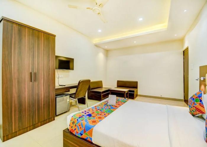 Fabhotel Solitaire Inn