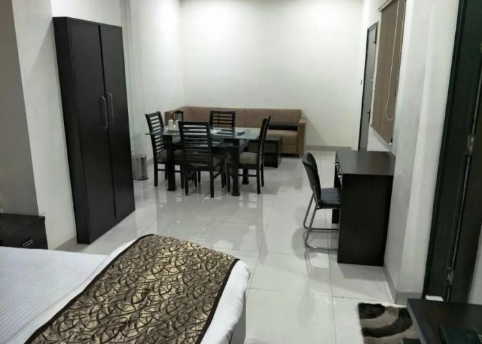 Hotel Mandakini Lush