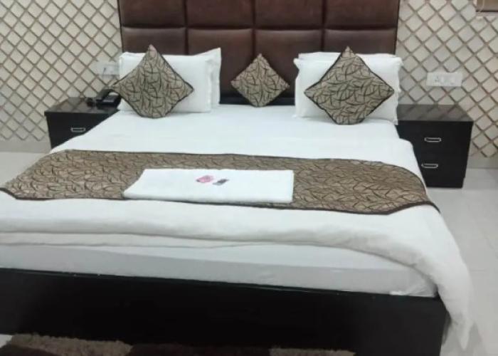 Hotel Mandakini Lush