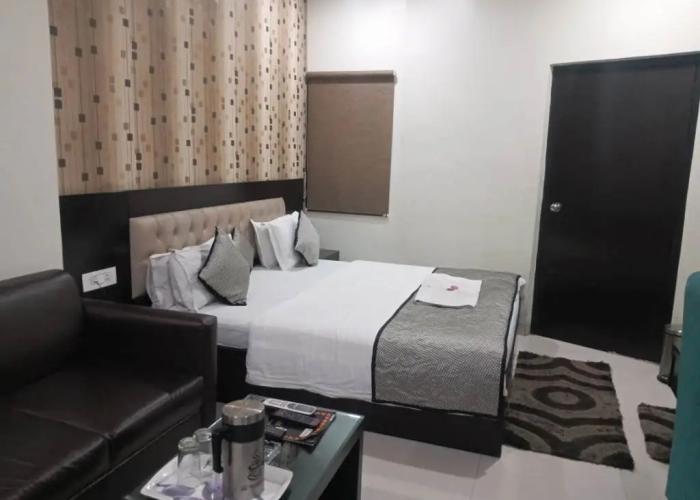 Hotel Mandakini Lush