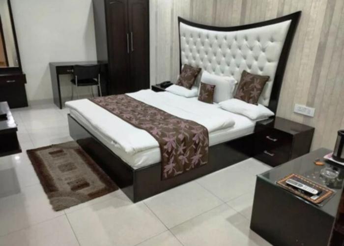 Goroomgo Mandakini Royale Kanpur