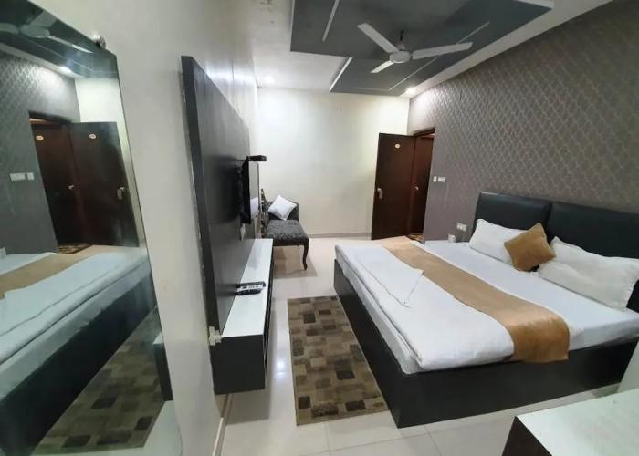 Goroomgo Mandakini Royale Kanpur