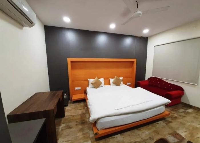 Goroomgo Mandakini Royale Kanpur