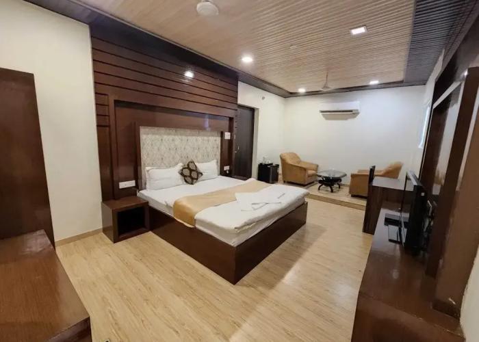 Goroomgo Mandakini Royale Kanpur