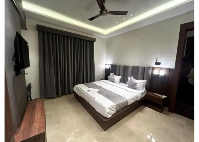 Hotel Majestic Grand By MNG Rooms