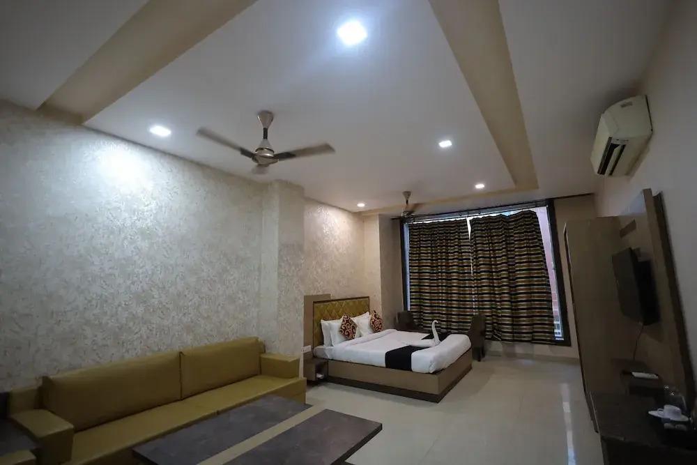 фото Hotel Bhagyaraj Palace Keshavpuram