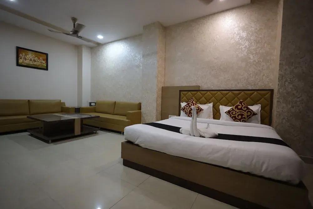 фото Hotel Bhagyaraj Palace Keshavpuram