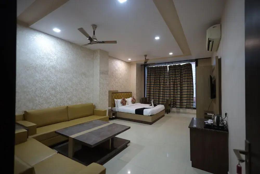 фото Hotel Bhagyaraj Palace Keshavpuram