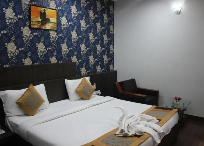 Hotel Flowers Inn