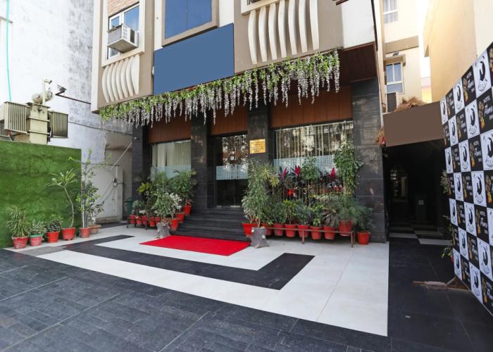 Hotel Flowers Inn