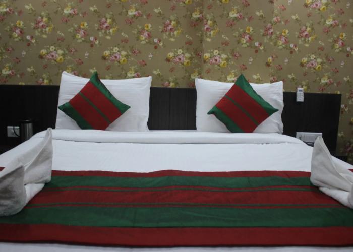 Hotel Flowers Inn