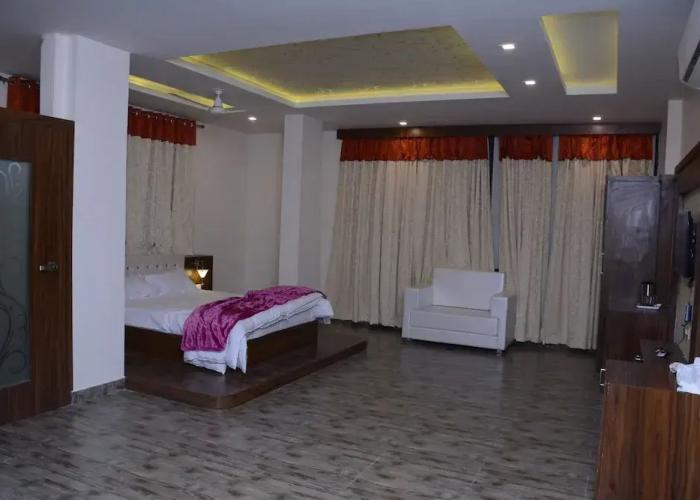 Hotel Khatana Palace