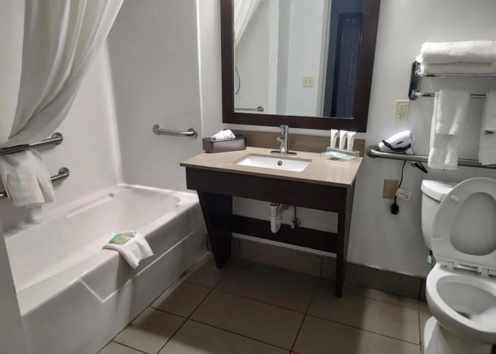 Country Inn & Suites by Radisson, Hinesville, GA