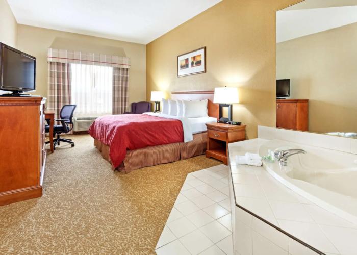 Country Inn & Suites by Radisson, Hinesville, GA