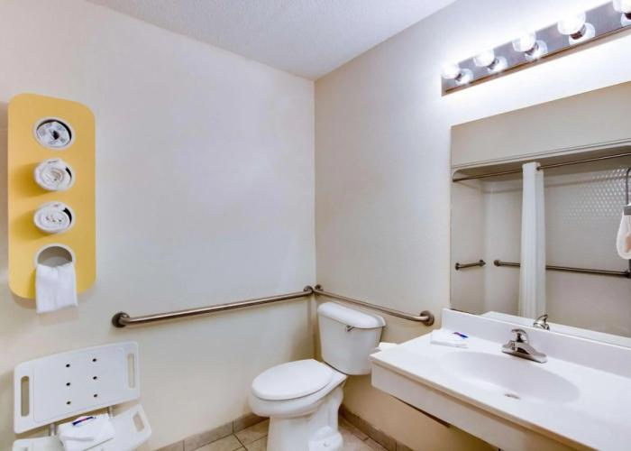 Motel 6 Hinesville, GA