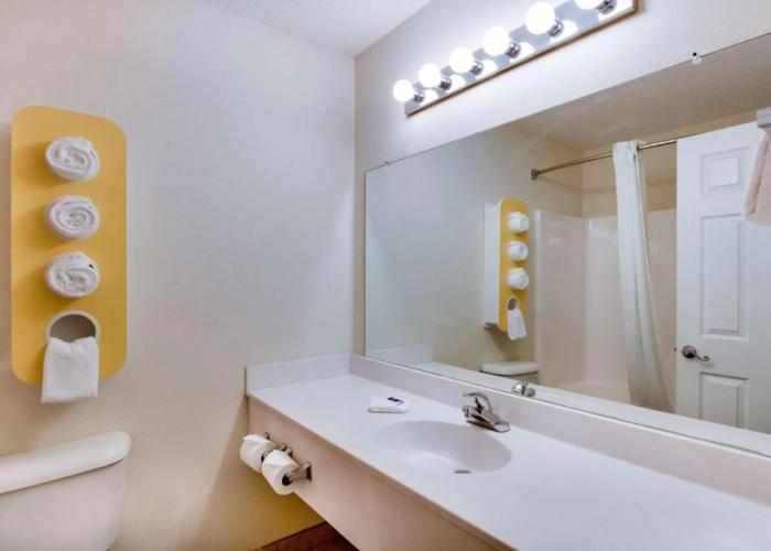 Motel 6 Hinesville, GA