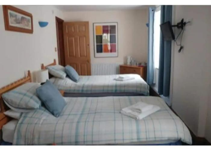 The Three Horseshoes - Inn