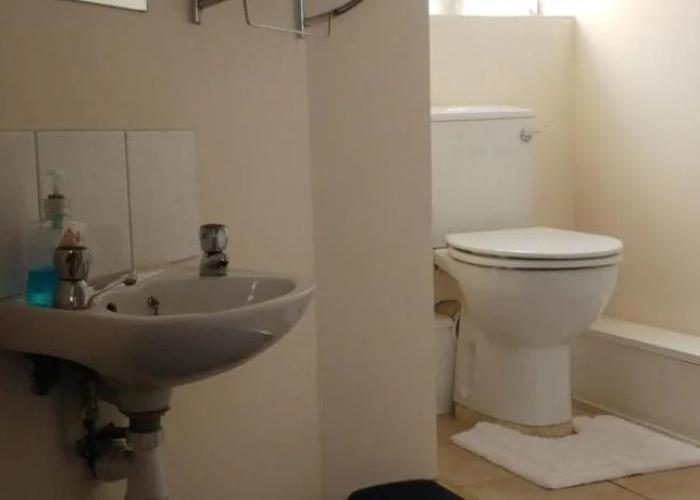 The Three Horseshoes - Inn