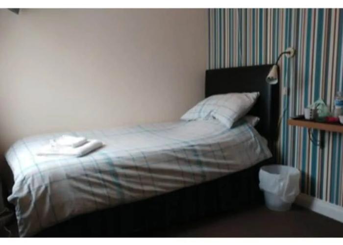 The Three Horseshoes - Inn