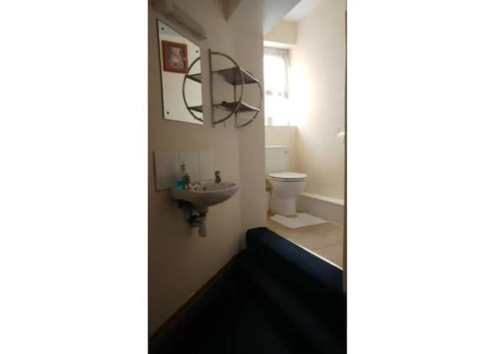 The Three Horseshoes - Inn