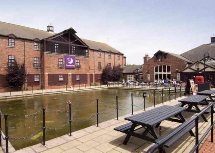 Premier Inn Milton Keynes Sw[furzton Lake]