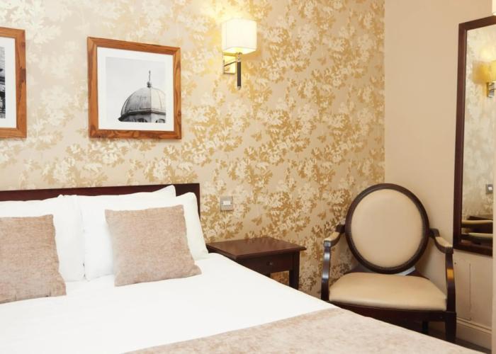 Bell Hotel & Inn by Greene King Inns