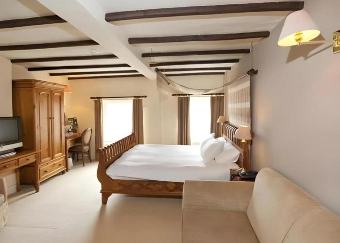 Cock Hotel Stony Stratford by Greene King Inns
