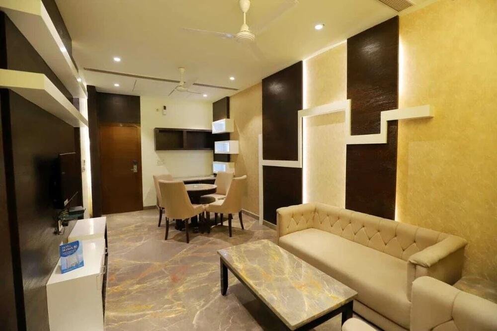 фото Hotel Skylark