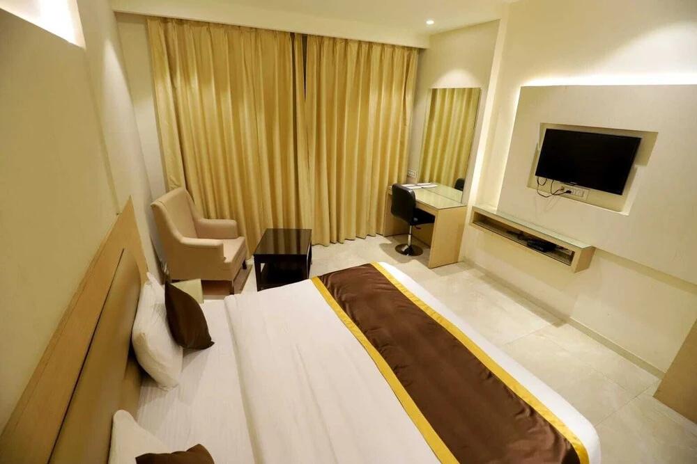 фото Hotel Skylark
