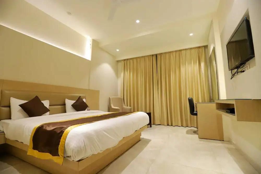 фото Hotel Skylark