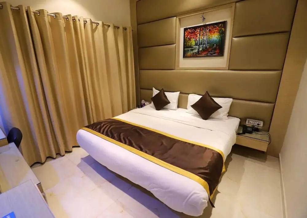 фото Hotel Skylark