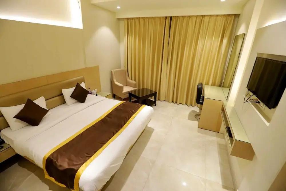 фото Hotel Skylark