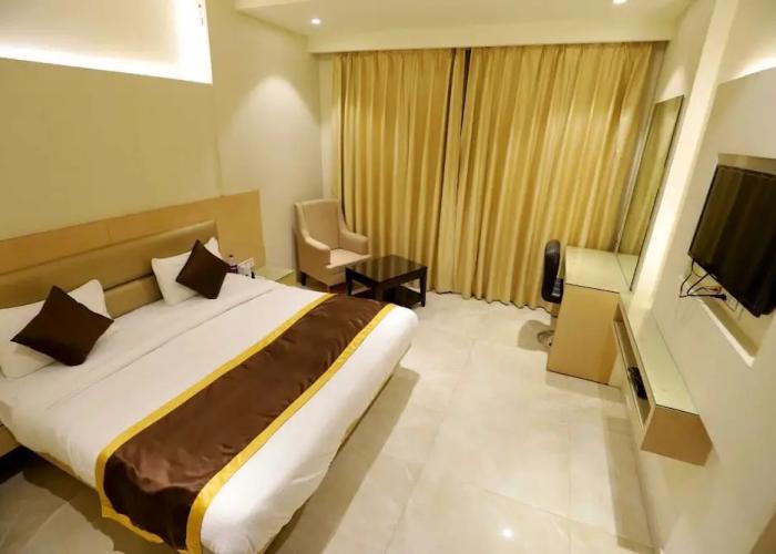Hotel Skylark