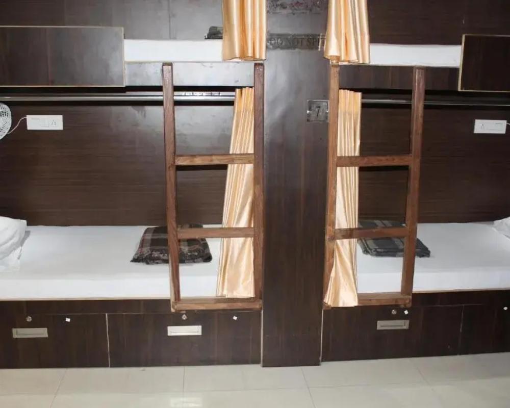 фото Paradise AC Dormitory