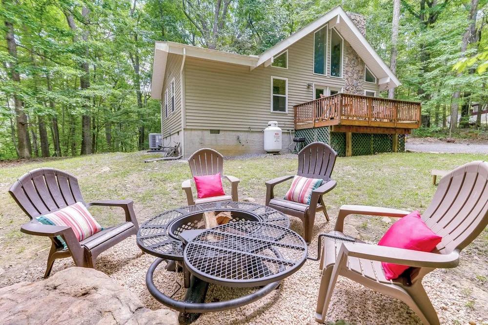 Cabin w/ Deck & Screened-in Porch in New Market!
