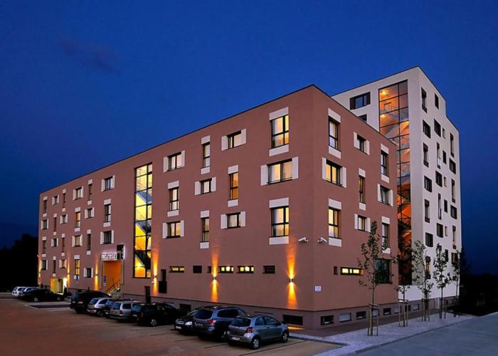 Melrose Apartments 2