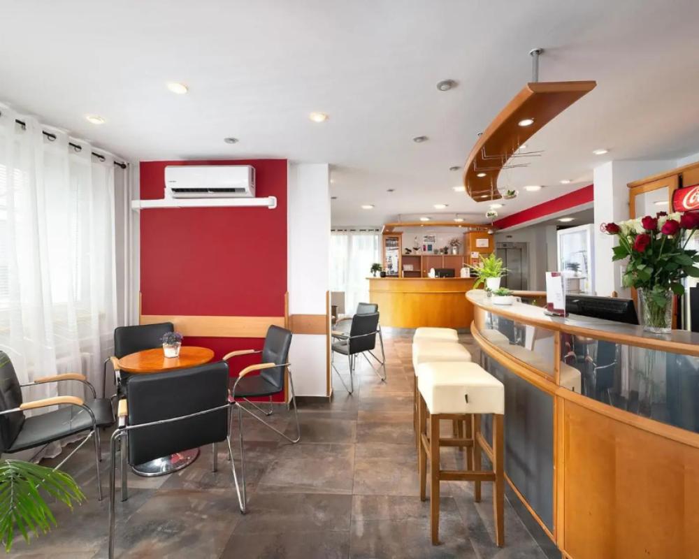 фото Hotel Plus