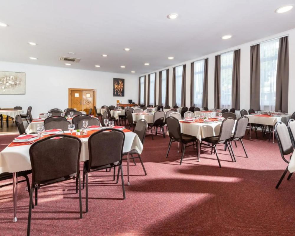 фото Hotel Plus