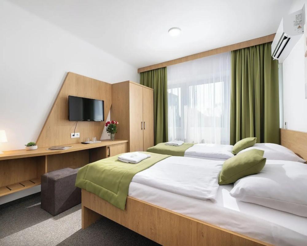 фото Hotel Plus