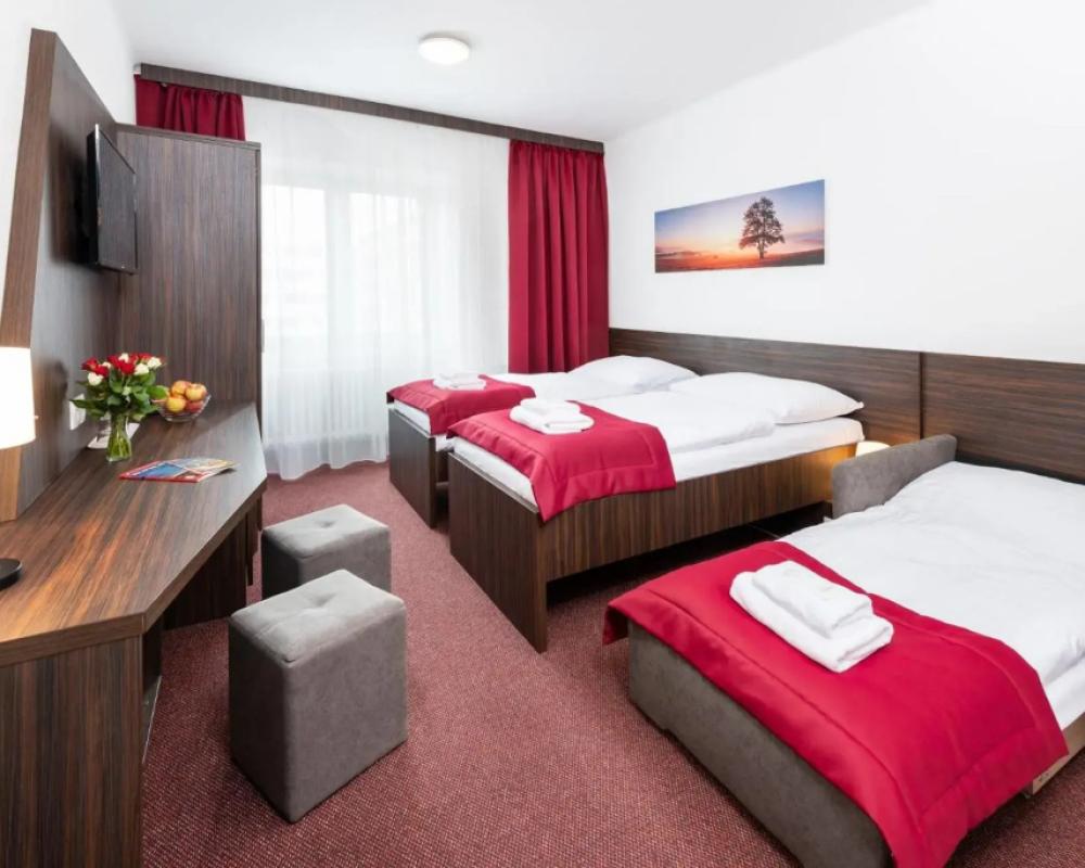 фото Hotel Plus