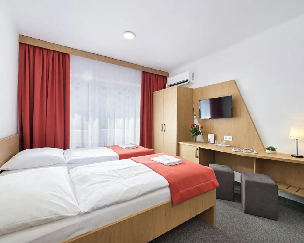 фото Hotel Plus