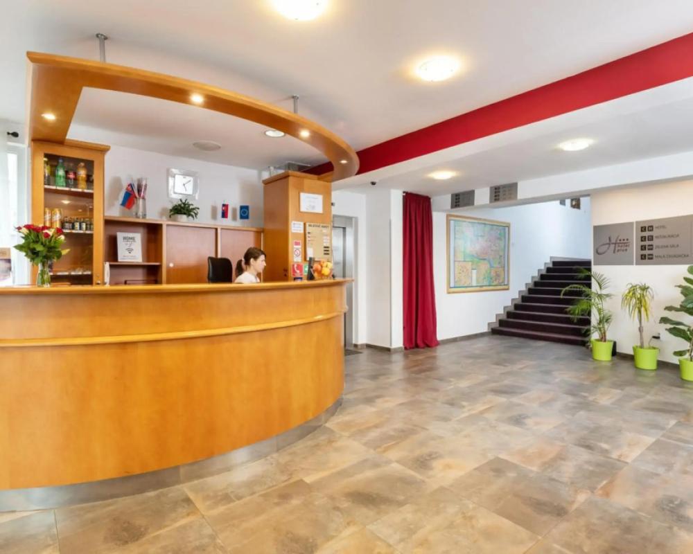 фото Hotel Plus